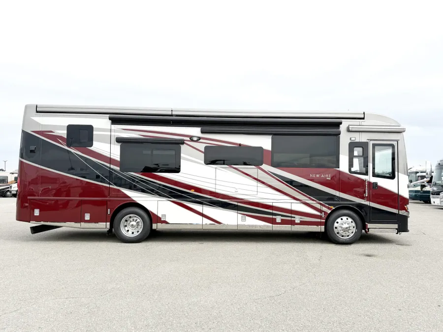 2026 Newmar New Aire 3547 | Photo 3 of 31