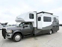 2024 Dynamax Isata 28SS | Thumbnail Photo 18 of 24