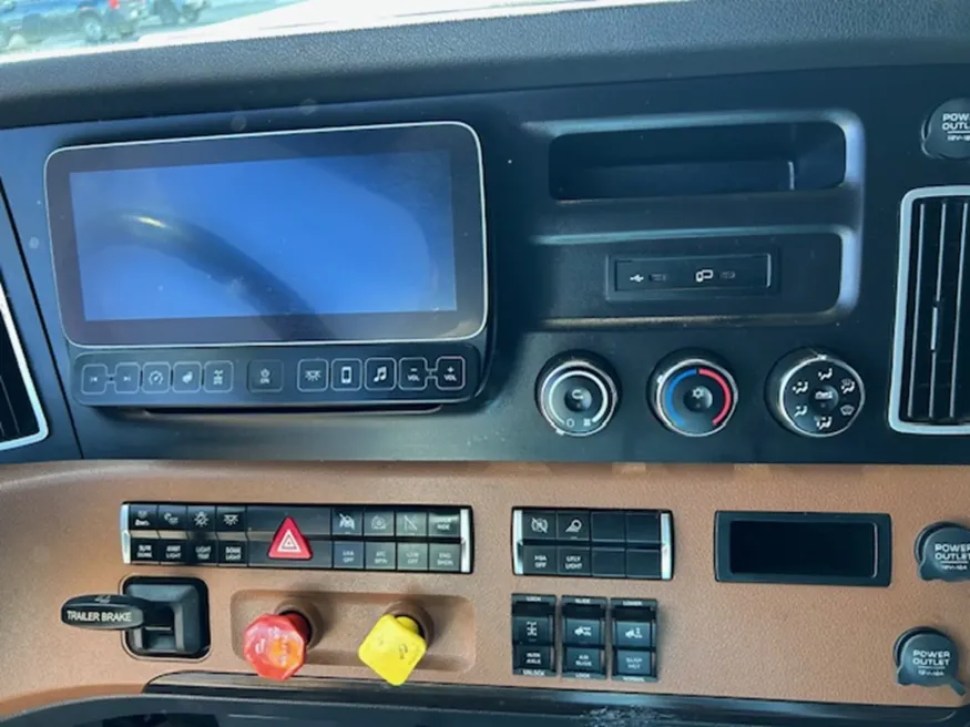 2022 Freightliner Cascadia 126 | Photo 21 of 24