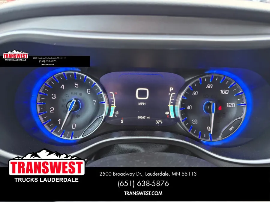 2024 Chrysler Pacifica Touring L | Photo 11 of 24