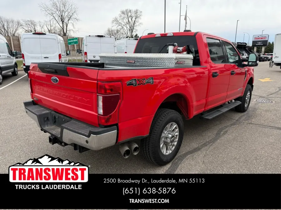 2022 Ford Super Duty F-350 XLT | Photo 14 of 21
