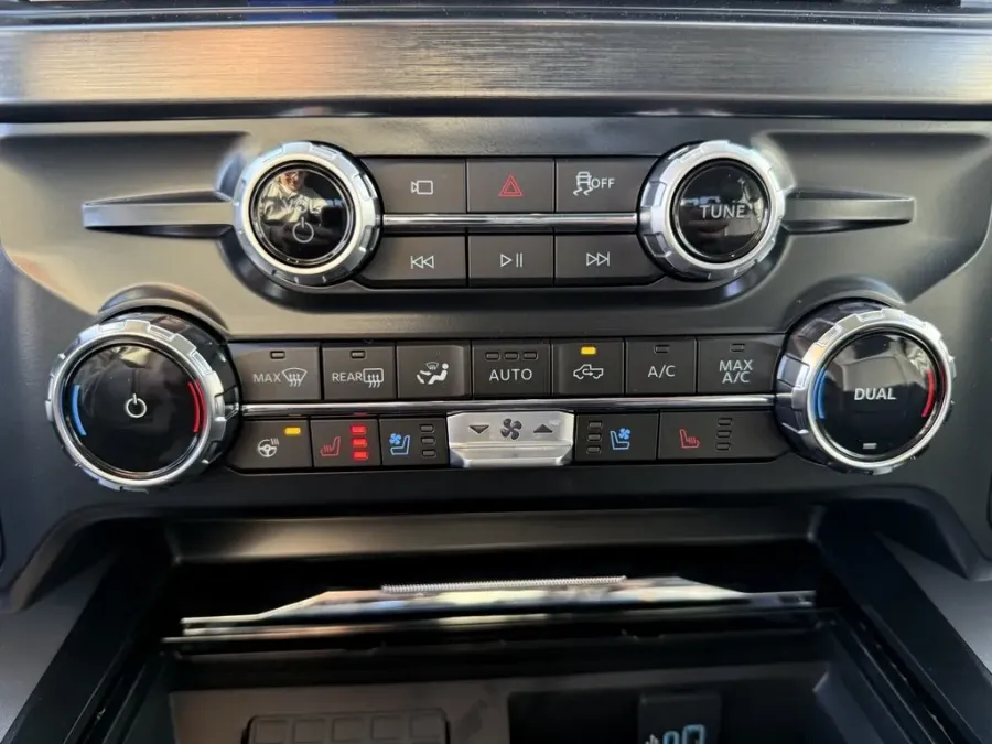 2026 Ford Super Duty F-250 | Photo 24 of 30