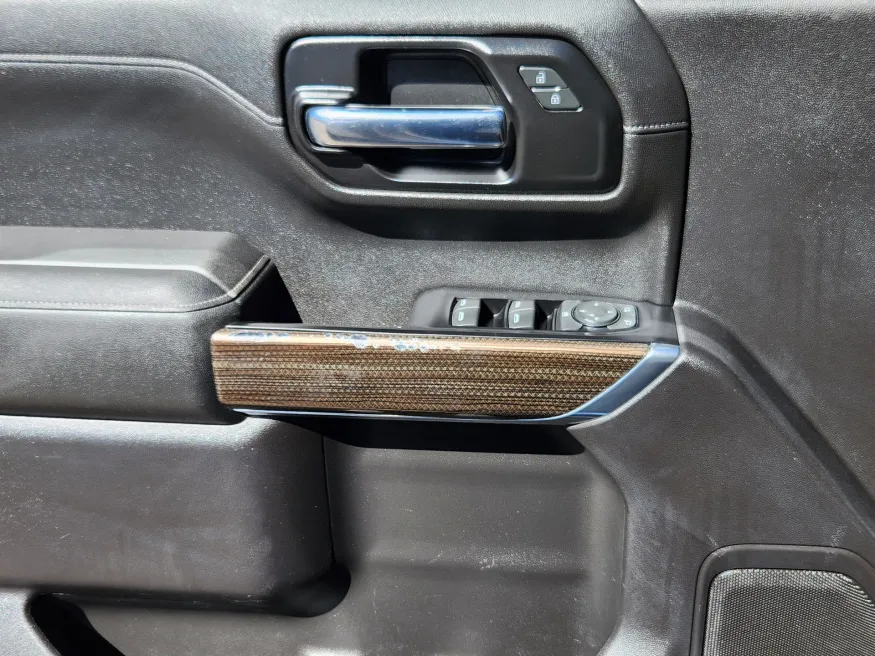 2020 Chevrolet Silverado 1500 LT | Photo 5 of 24