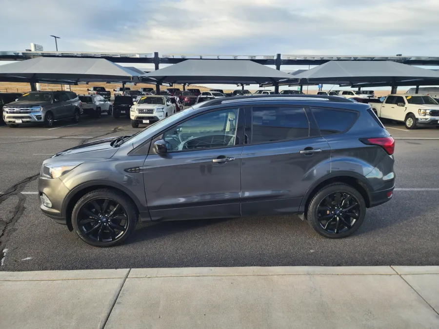2019 Ford Escape SE | Photo 4 of 24
