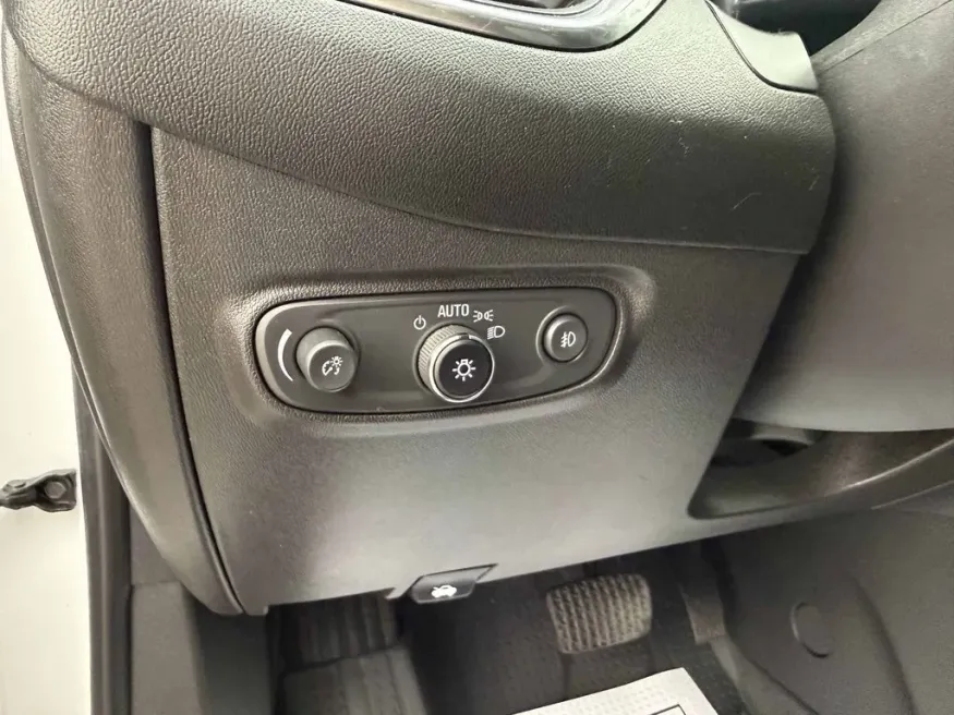 2021 Chevrolet Equinox | Photo 13 of 28