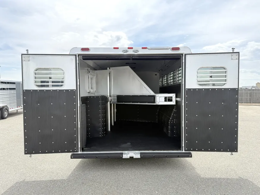 2023 Platinum Coach 4HBP | Photo 9 of 16