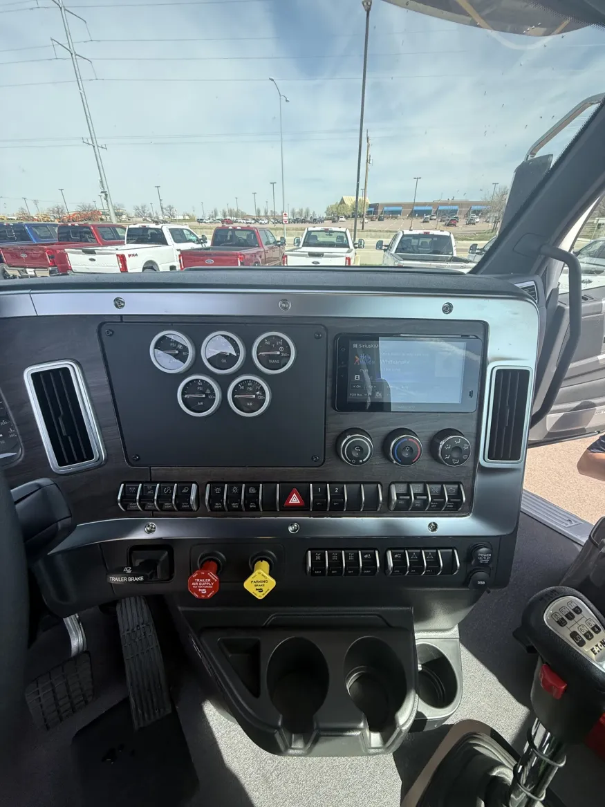 2027 Western Star 49X | Photo 14 of 16