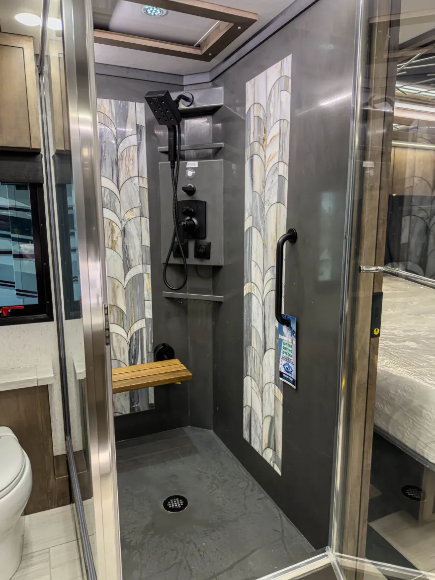 2026 Tiffin Zephyr 45PZ | Photo 33 of 39