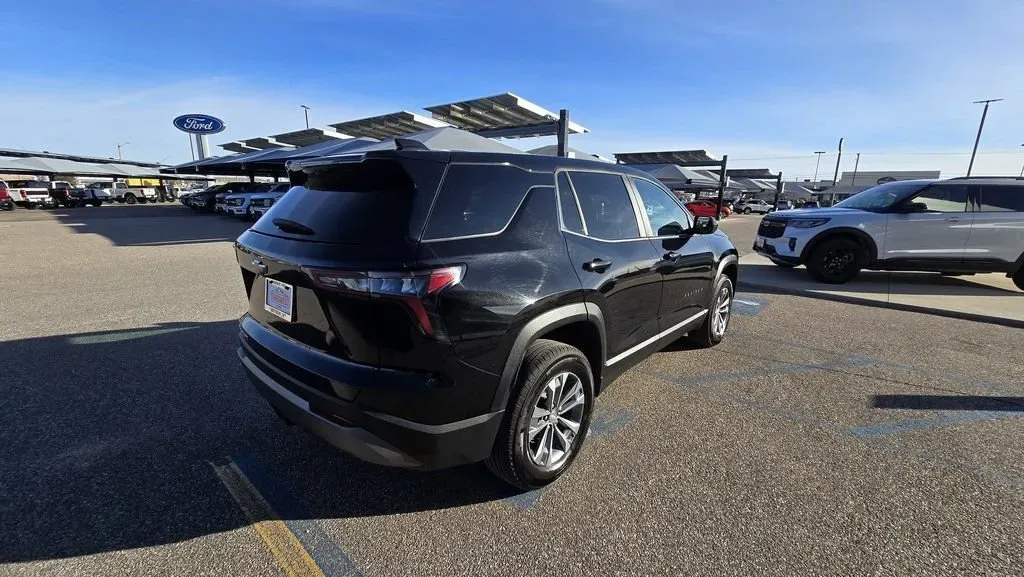 2025 Chevrolet Equinox | Photo 5 of 30