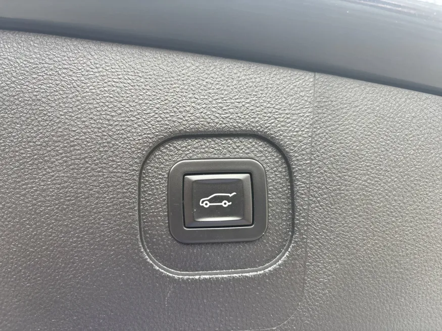 2017 GMC Terrain Denali | Photo 9 of 19