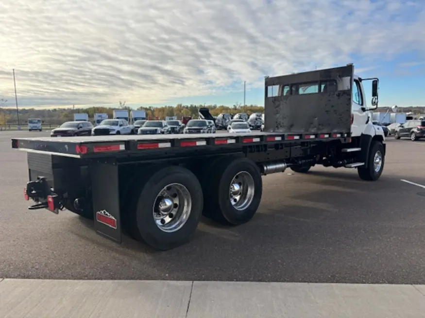 2013 Freightliner 108SD | Photo 11 of 13