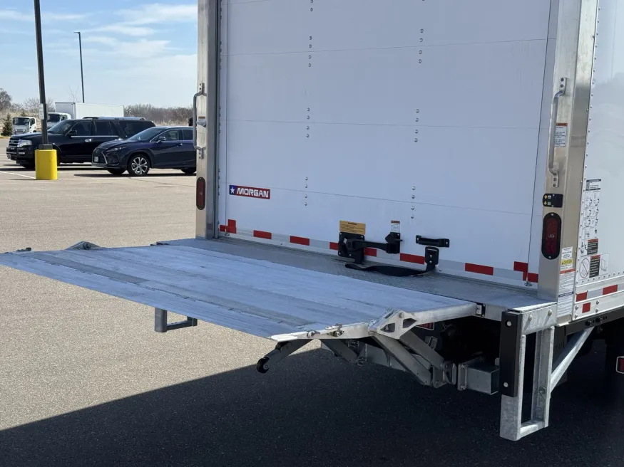 2025 Isuzu NRR GAS | Photo 10 of 22