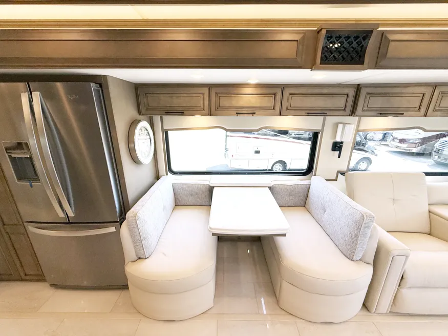 2026 Newmar London Aire 4551 | Photo 10 of 34