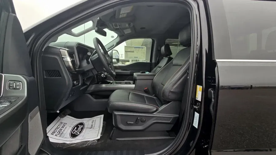 2026 Ford Super Duty F-250 | Photo 16 of 35