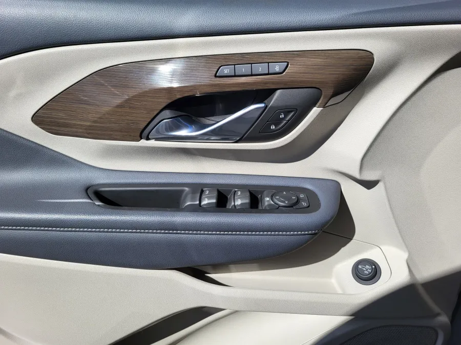 2023 GMC Terrain Denali | Photo 18 of 25