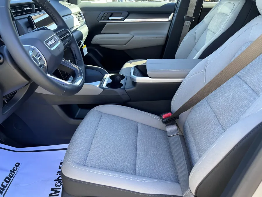 2026 GMC Terrain AWD Elevation | Photo 8 of 28