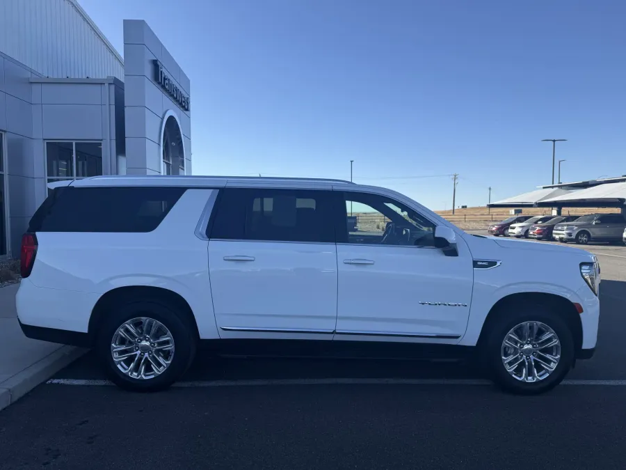 2024 GMC Yukon XL SLT | Photo 4 of 20