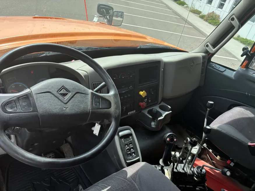 2014 International 7600 SFA | Photo 9 of 12