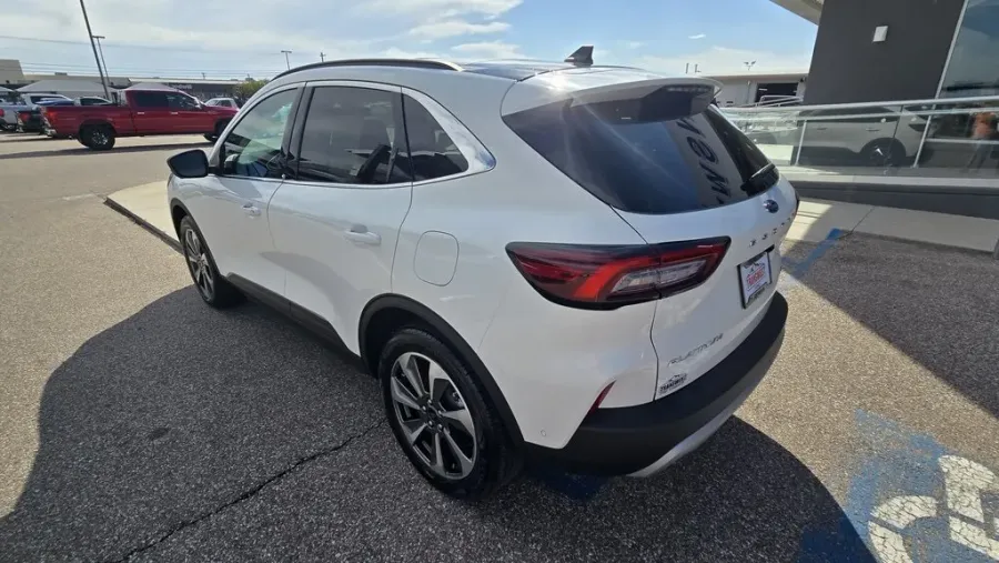 2023 Ford Escape | Photo 6 of 35