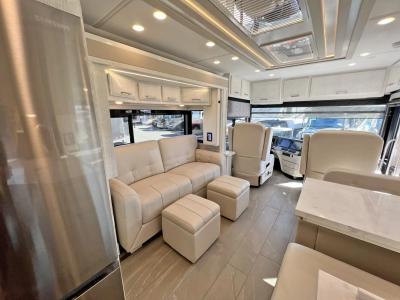 2023 Newmar New Aire 3547 | Thumbnail Photo 8 of 39