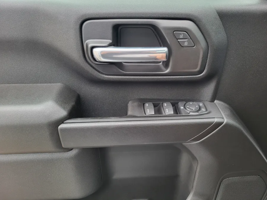 2026 GMC Sierra 2500HD Pro | Photo 18 of 24