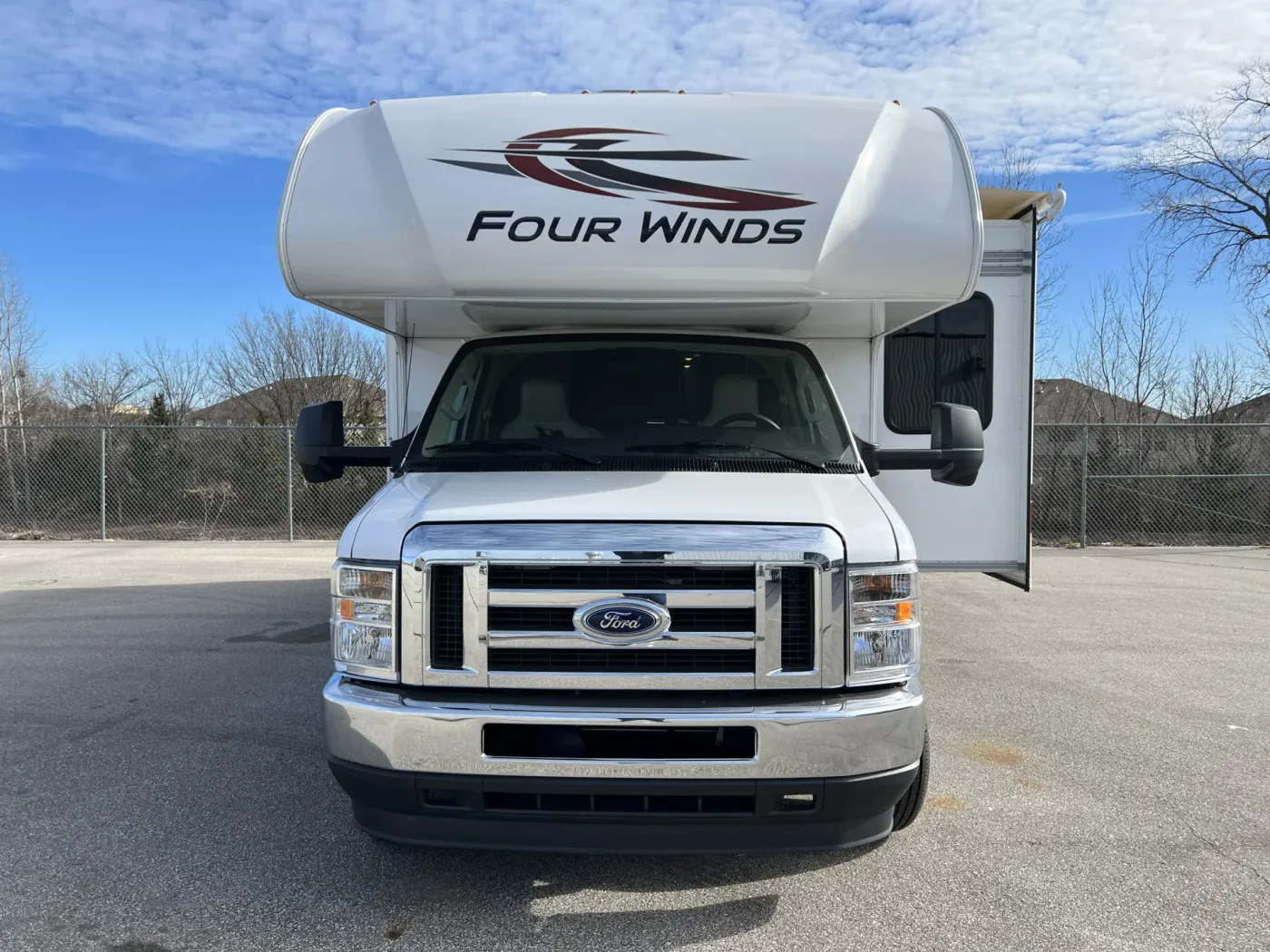 2022 Thor Four Winds 27R | Photo 5 of 37