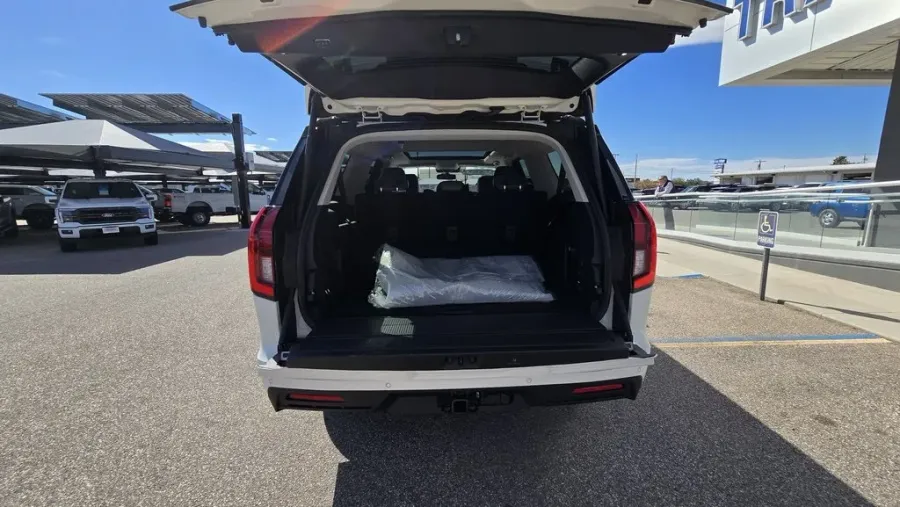 2025 Ford Expedition Max | Photo 11 of 40