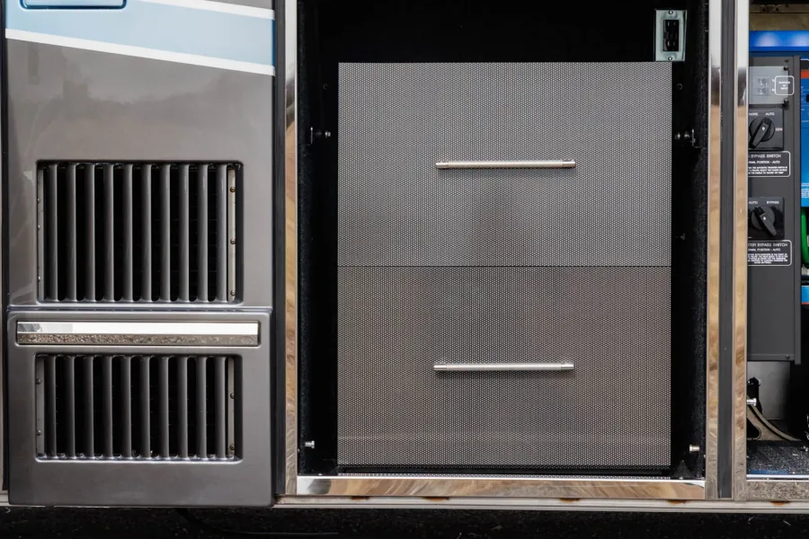 2026 Emerald Luxury Coaches Prevost H3-45 Quad Slide | Photo 32 of 34