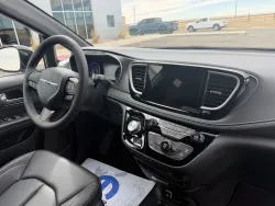 2026 Chrysler Pacifica Select | Thumbnail Photo 13 of 18