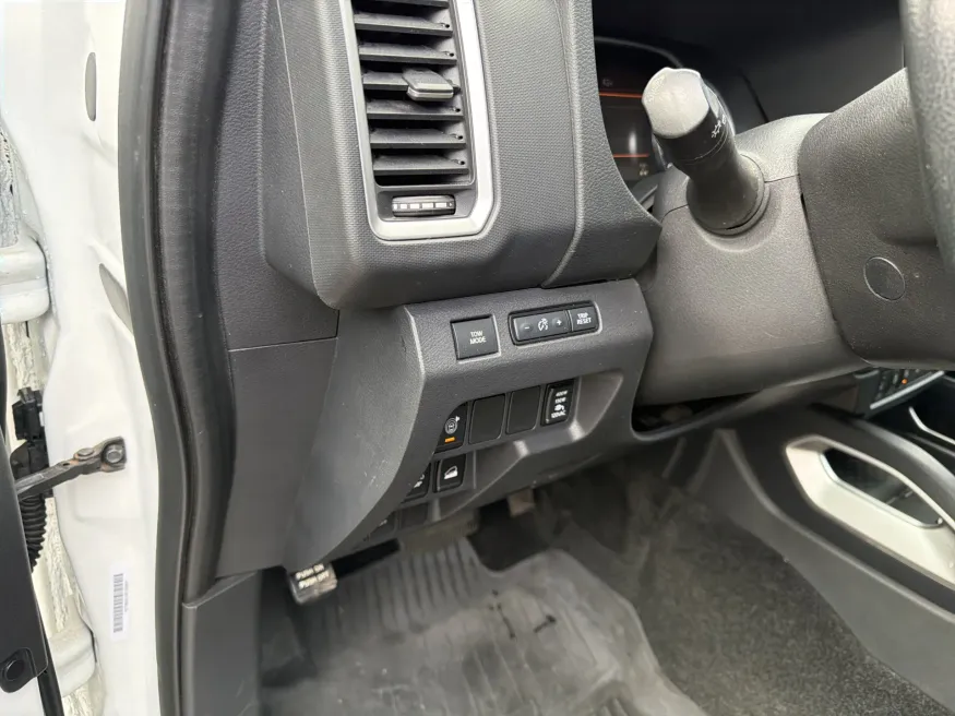 2022 Nissan Frontier SV | Photo 12 of 19