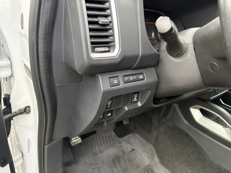 2022 Nissan Frontier SV | Photo 12 of 19