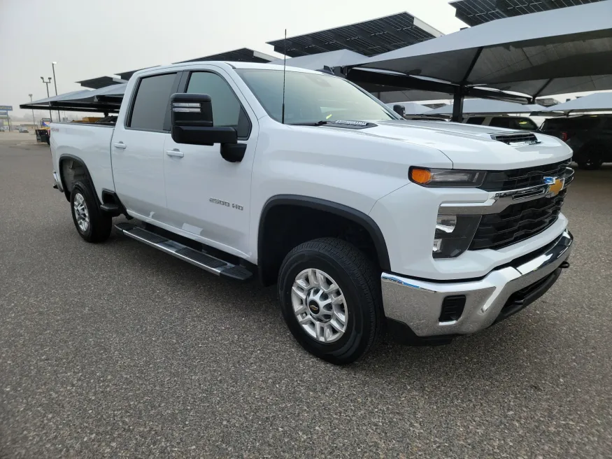 2024 Chevrolet Silverado 2500HD LT | Photo 7 of 12