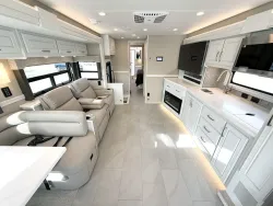 2026 Renegade Verona LE 40LRB | Thumbnail Photo 4 of 31