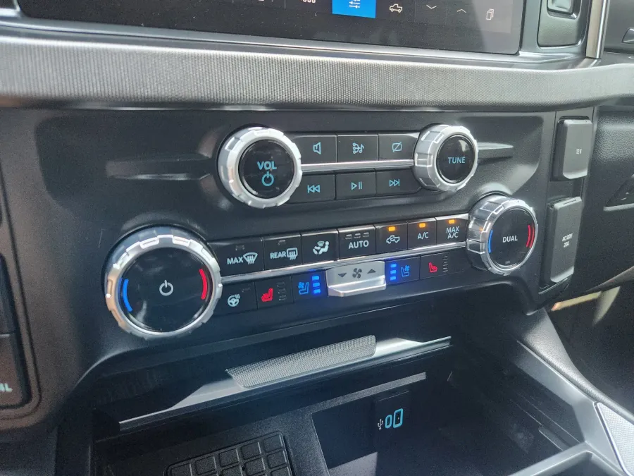 2024 Ford Super Duty F-350 SRW | Photo 28 of 33