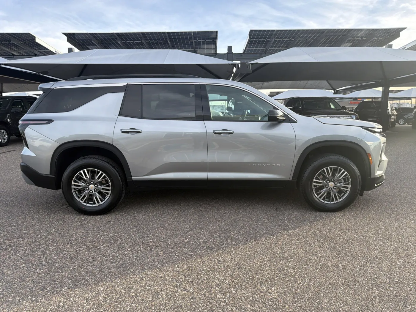 2025 Chevrolet Traverse AWD LT | Photo 5 of 22