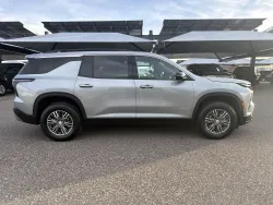 2025 Chevrolet Traverse AWD LT | Thumbnail Photo 5 of 22