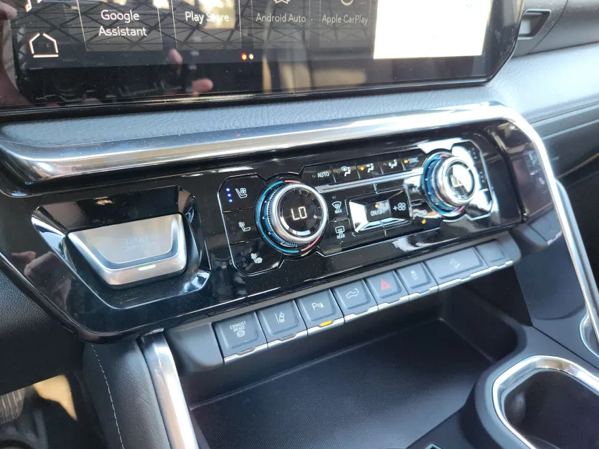 2026 GMC Sierra 2500HD Denali | Photo 26 of 31