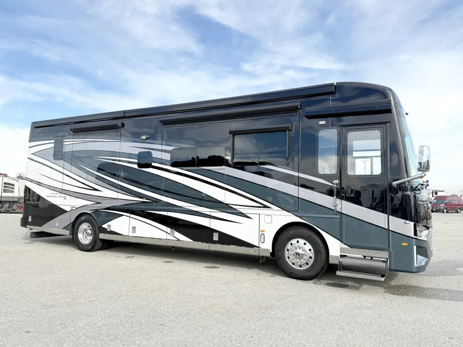 2023 Newmar Dutch Star 3736 | Photo 1 of 30