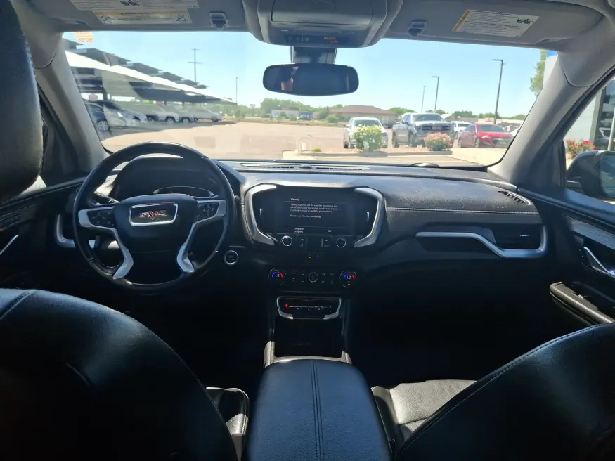2024 GMC Terrain SLT | Photo 10 of 20