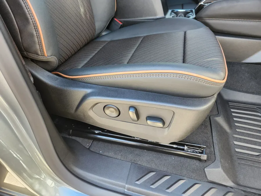 2026 GMC Canyon 4WD AT4 | Photo 18 of 30