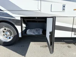 2026 Newmar Canyon Star 3947 | Thumbnail Photo 28 of 33