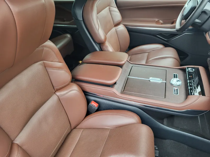 2025 Lincoln Navigator Reserve | Photo 12 of 26