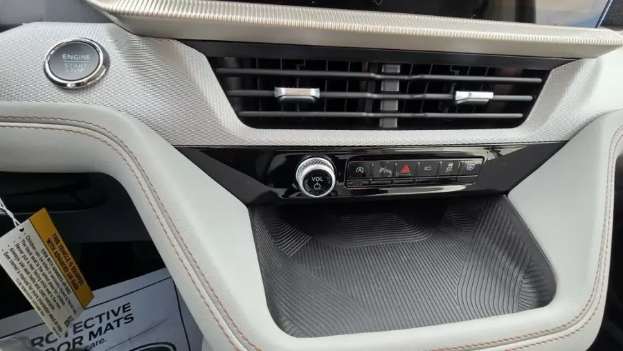 2026 Ford Explorer | Photo 23 of 32