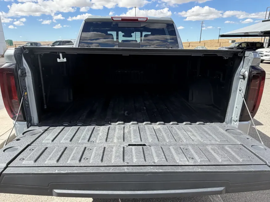 2023 GMC Sierra 1500 AT4 | Photo 8 of 21