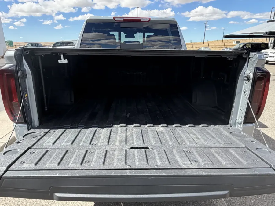 2023 GMC Sierra 1500 AT4 | Photo 8 of 21