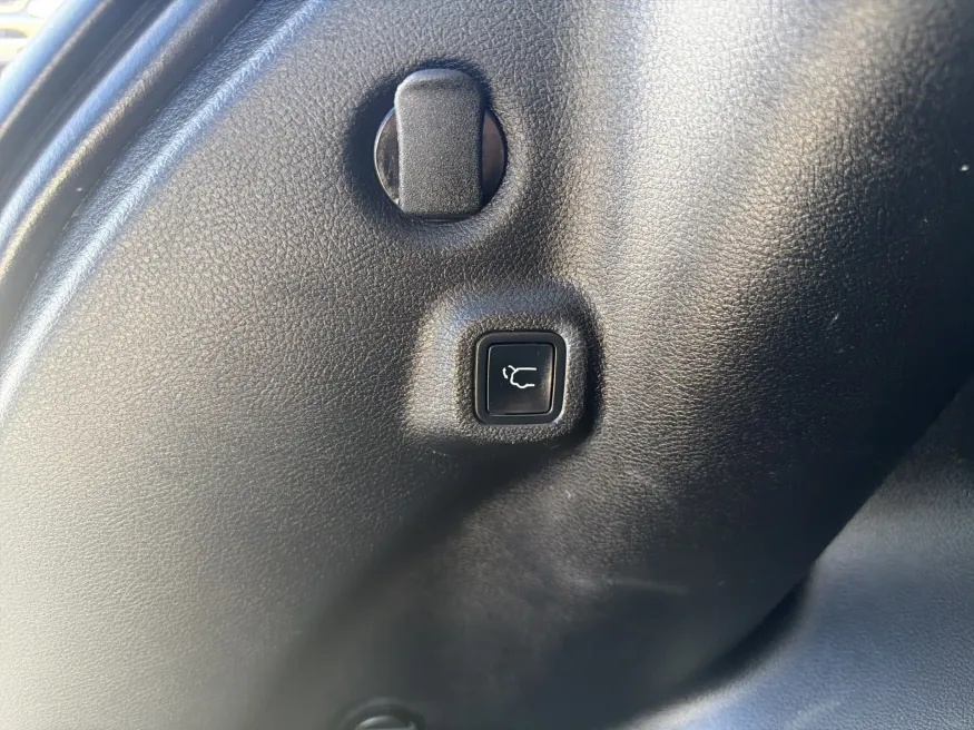 2018 Jeep Compass Latitude | Photo 10 of 19