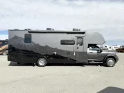 2025 Dynamax Isata 30FW | Thumbnail Photo 2 of 25