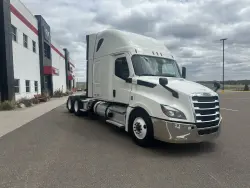 2020 Freightliner Cascadia | Thumbnail Photo 3 of 18