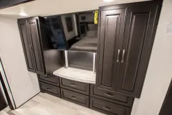 2026 Newmar Dutch Star 4081 | Thumbnail Photo 17 of 19