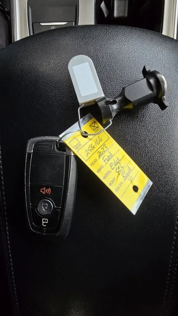 2023 Ford Edge | Photo 23 of 28